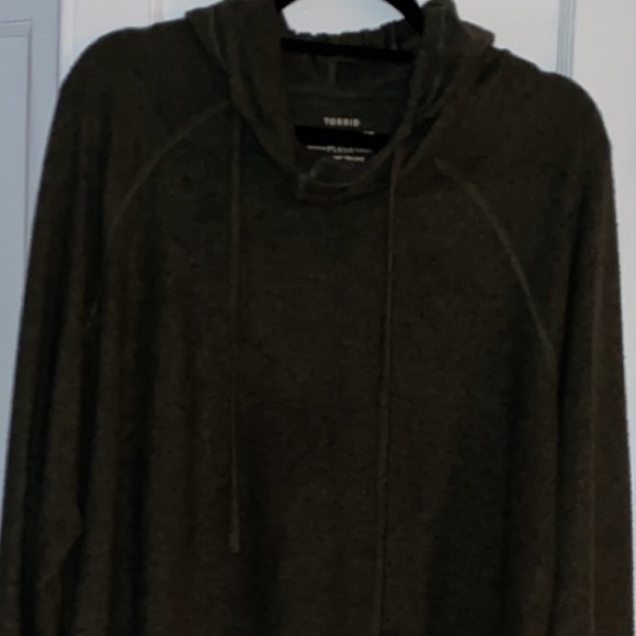 Torrid Size 2 Super Soft Pullover - Picture 2 of 2